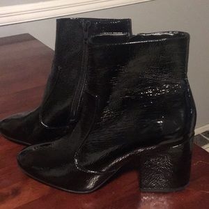 Gianni Bini Women's black patent leather boots 8.5